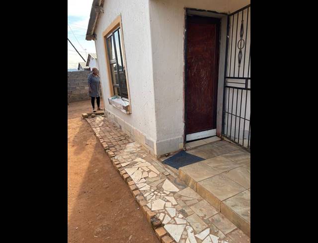 2 BEDROOM HOUSE FOR SALE IN THULANI